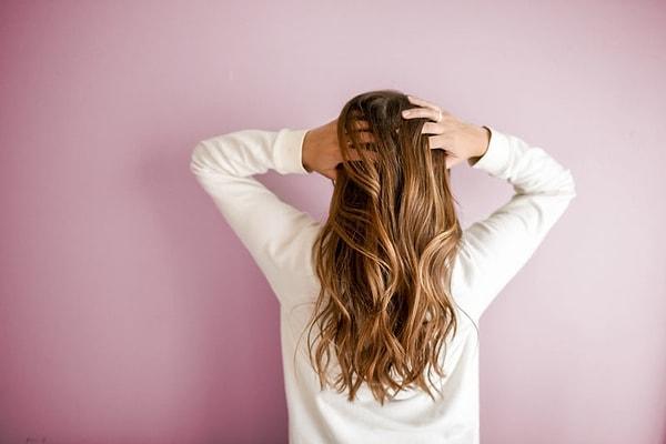 1. Saçınızı çok nadiren ya da çok sık şampuanlıyor olabilirsiniz.