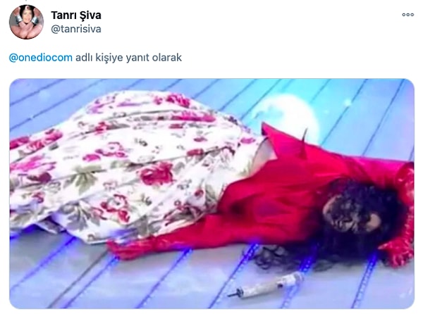 1. Onlar da felaketlerin ardı arkasının kesilmediği bu seneyi benzettikleri magazin olayları ile hepimizi güldürdüler. 😂