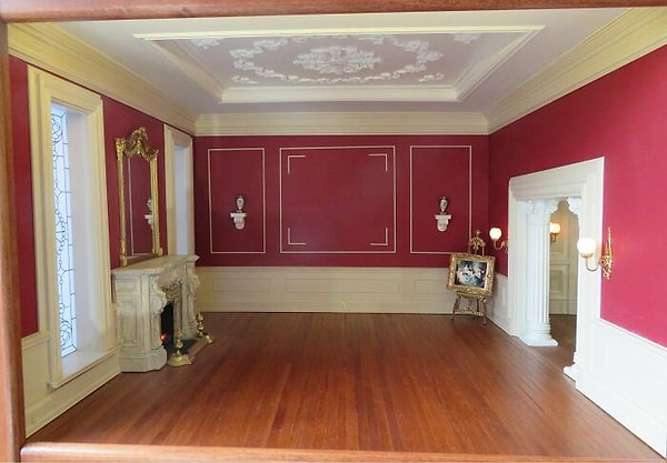 Салон с витражами от пола до потолка