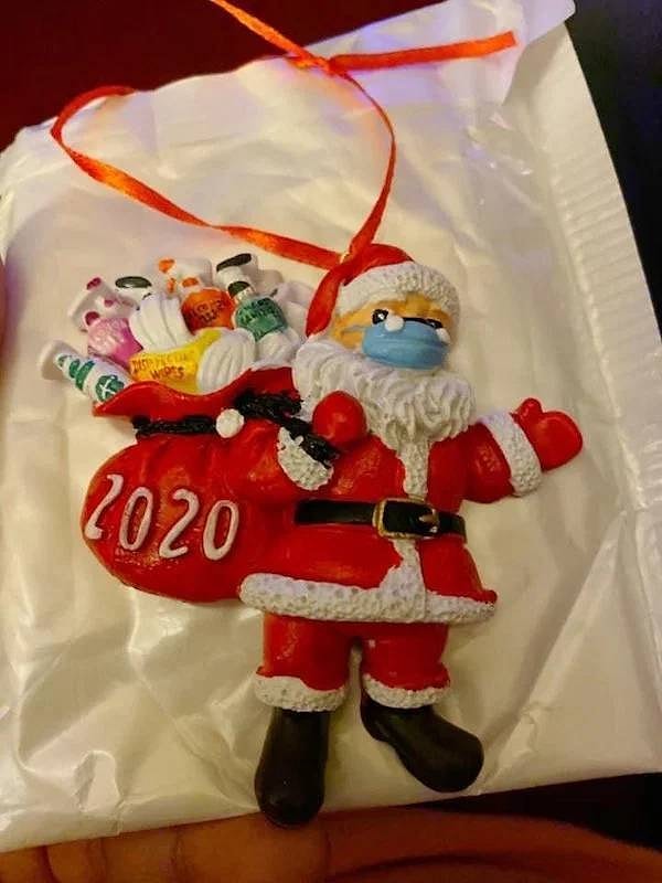 3. Лучшие подарки в 2020 году: медицинские маски и дезинфекторы.