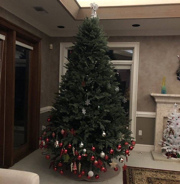 3. "Вот как мой ребенок украсил рождественскую елку моей свекрови".