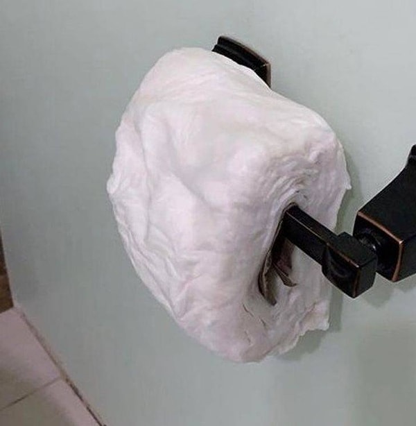 12. "Мам, я уронил туалетную бумагу в унитаз, но все в порядке: я ее помыл с мылом!"