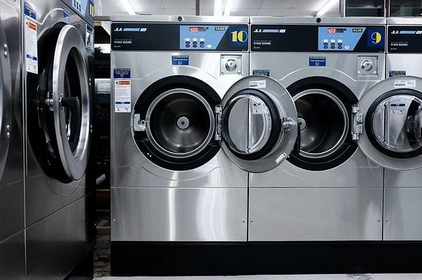 16. İsviçre halkı evlerinde çamaşır makinesi olmasını sevmez.