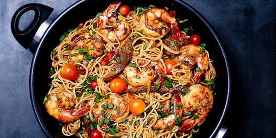 Karidesli Noodle Tarifi: Bir Yiyenin Bir Daha Yemek İstediği Karidesli Noodle Nasıl Yapılır?