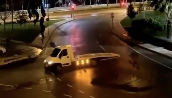 Yeni Yıla Çekici ile Drift Yaparak Girdi, Yakalanınca 'Ben Değildim, Annemdi' Dedi