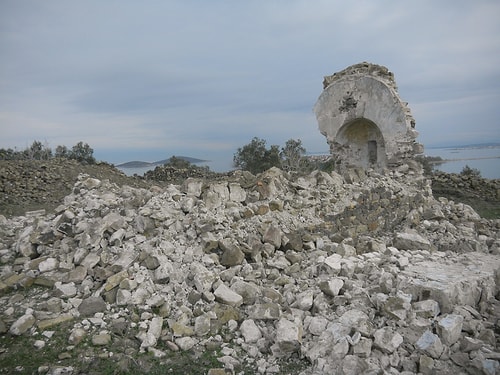 250 Yıllık Manastır Şapeli Defineci Kazıları Nedeniyle Yıkıldı