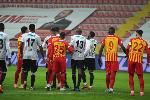 Beşiktaş, 9. dakikada N'Kodou'nun düşürülmesiyle penaltı kazandı.