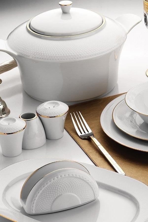 8. Porselen takımları bir yemek masasının kalitesini gösteren önemli bir detay olabiliyor.