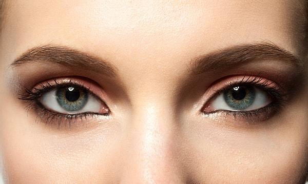 Badem şekilli gözler günümüz estetik algısında ideale en yakın, en çekici göz tipidir.