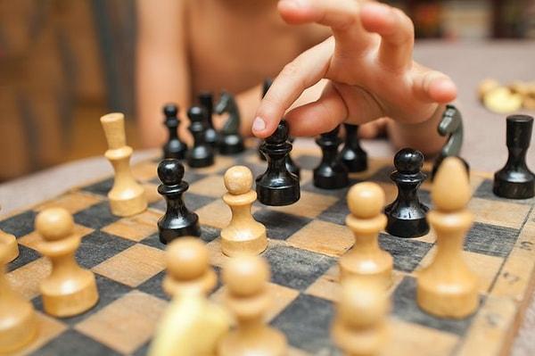 6. Ermenistan'daki okullarda satranç öğretilir.