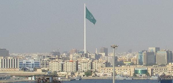 27. Dünyanın en uzun bayrak direği Suudi Arabistan'dadır.