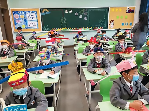 8. Kış tatilinden sonra açılması beklenen okulların açılış tarihleri ertelendi ve nüfus hareketleri ciddi şekilde daraltıldı.