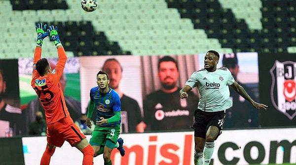 31.dakikada Beşiktaş, Larin ile skoru 2-0'a getirdi.