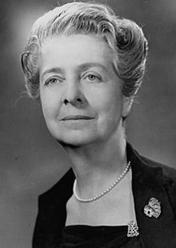 2. Rita Levi-Montalcini, 1938'de üniversitesinin anatomi bölümündeki görevini kaybettikten sonra yatak odasında bir laboratuvar kurdu...