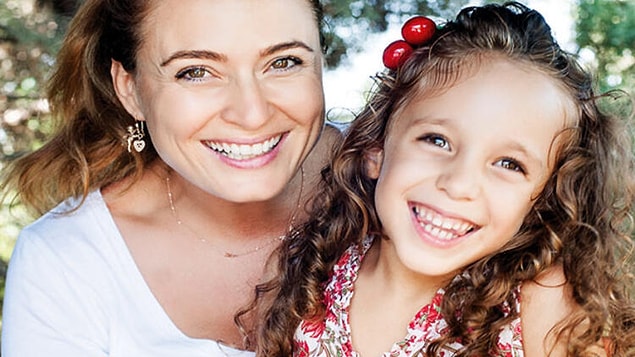 Ceyda Düvenci'nin de aşktan yana uzun bir süre yüzü gülmedi. İlk evliliği sonlanmış, kızı Melisa'nın babasıyla olan ikinci evliliği de bitmişti.