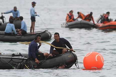 Endonezya'da Düşen Yolcu Uçağından İlk Sinyal Alındı; Çalışmalar Sürüyor