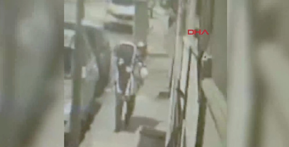 İstanbul'da Korkunç Görüntüler! Genç Kadını Defalarca Bayıltana Kadar Dövüp, Sırtında Eve Taşıdı...