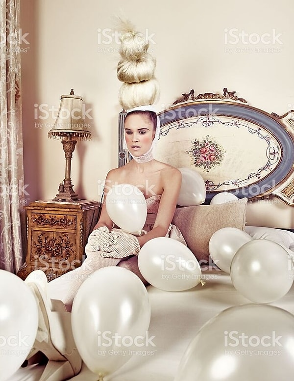 12. То чувство, когда никто не пришел на твою вечеринку в викторианском стиле.