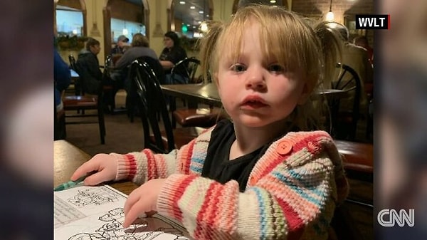 К сожалению, пожар уже заблокировал вход в комнату их 22-месячной девочки.