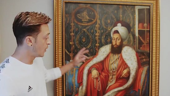 Mesut Özil'in Evinde Yer Alan 3. Selim Tablosuna 'İstanbul'u Fetheden Osmanlı Sultanı' Dediği Görüntüler