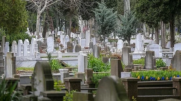 Konya: Mezarlığa yolculuk