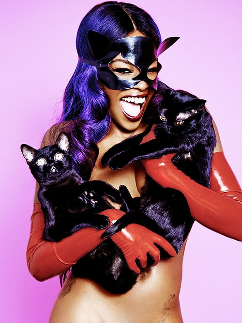 Şarkıcı Azealia Banks, Ölmüş Kedisini Mezarından Çıkarıp Pişirdiği Görüntüleri Canlı Yayında Paylaştı!