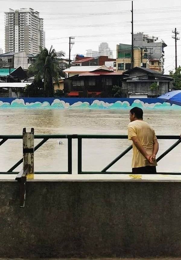 3. Куда подевалась нижняя часть туловища этого мужчины? :)