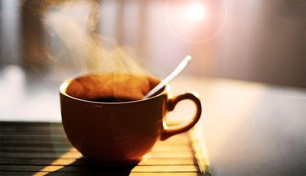 Sabah uyandığı gibi kokusuyla mutluluk veren bir fincan kahve içen siz misiniz?