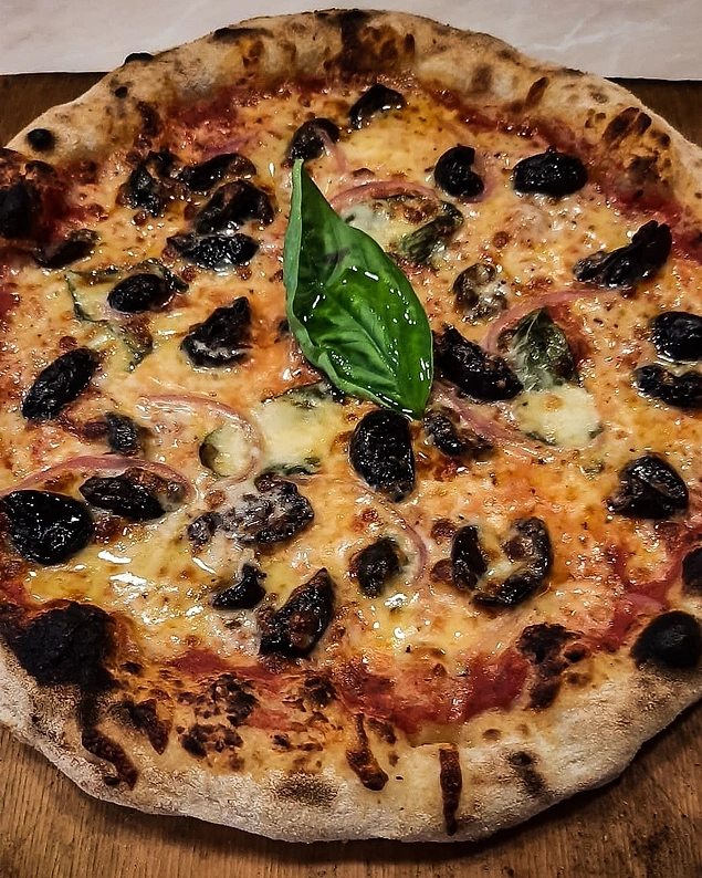 6. Zeytinli Pizza