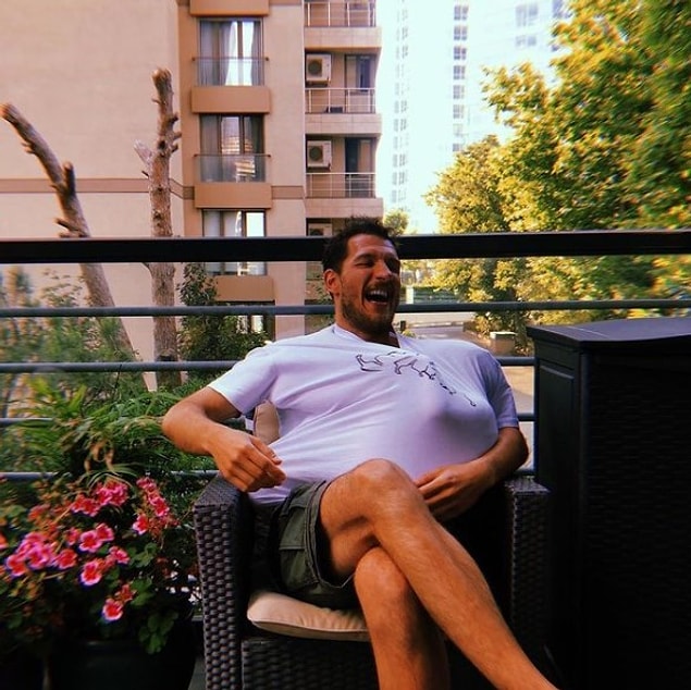 Yaptığı eğlenceli paylaşımlarla kalplerimizi ısıtan Uraz Kaygılaroğlu'na Ada'ya böyle mükemmel bir baba olmaya devam etmeyi, Ada'ya ise anne ve babasıyla nice güzel yıllar diliyoruz!
