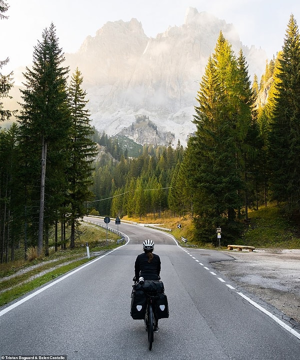 Белен изображен в живописном горном массиве Доломитовых Альп в Италии, стране, которую книга описывает как «велосипедную Мекку».