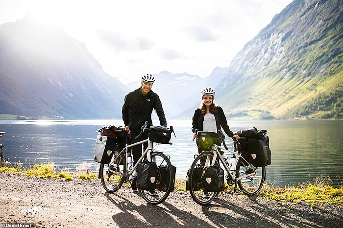 Пара совершила велопробег в 15 000 км через семь стран на трех континентах и рассказала об этом удивительном путешествии в своей книге