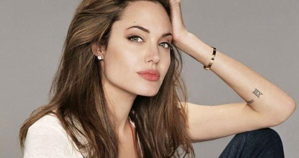 5. Angelina Jolie, bir zamanlar kendisini öldürmesi için bir kiralık katil tutmaya çalıştı. Çünkü ailesinin, cinayeti intihardan daha kolay kabulleneceğini düşündü.