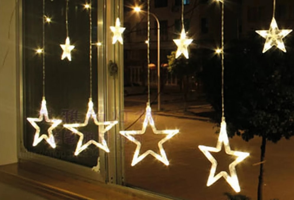 Yılbaşından Kalan Led Işıkları Kullanarak Evinizde Büyüleyici Bir Atmosfer Yaratabilirsiniz