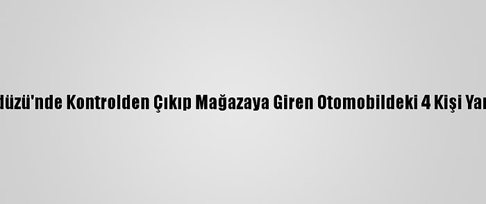 Beylikdüzü'nde Kontrolden Çıkıp Mağazaya Giren Otomobildeki 4 Kişi Yaralandı