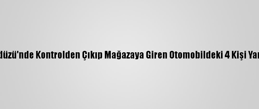 Beylikdüzü'nde Kontrolden Çıkıp Mağazaya Giren Otomobildeki 4 Kişi Yaralandı