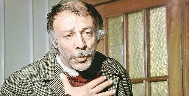 16. Yaşar Usta'nın fabrikatör Saim Bey'e yılın değil, yüzyılın, milenyumun hatta uzay çağının ayarını vermesi.
