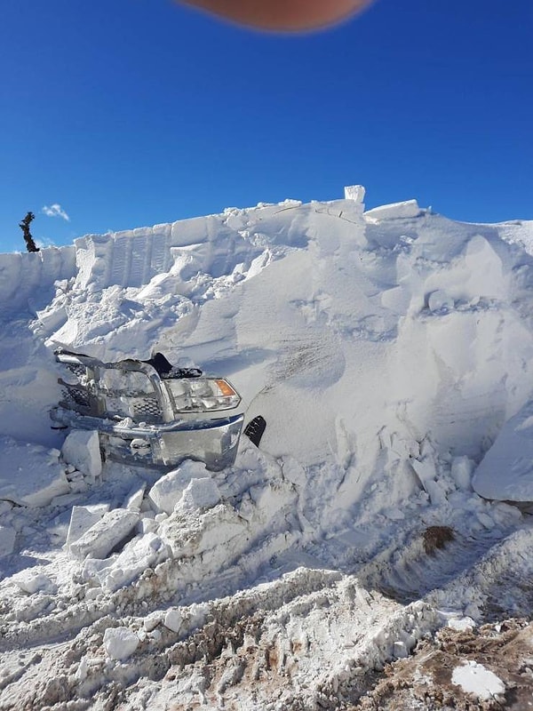 1. Кто тут просил снега под Новый год? Хотели - получили с лихвой!