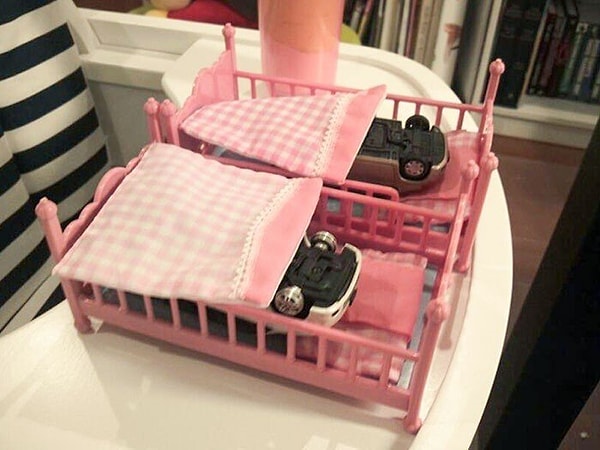 12. "Купила дочке и кукол, и машинки, чтобы она сама решила, с чем играть. И вот чем это закончилось"