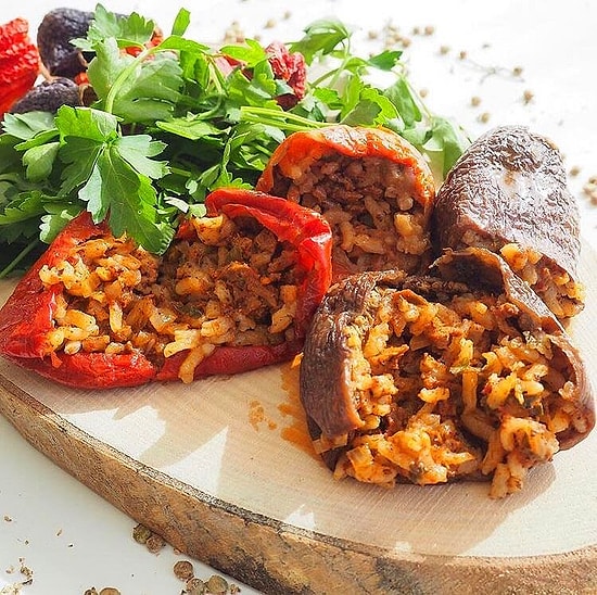 Tabak Tabak Yemek İsteyeceğiniz Etli Kuru Dolma Nasıl Yapılır?