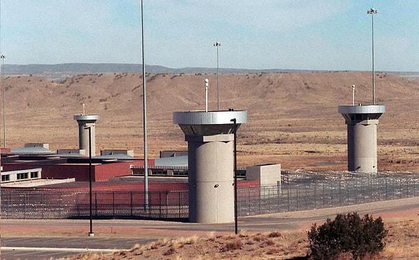 Tesis içerisinde yer alan mahkumların büyük çoğunluğu, uluslararası risk taşıyan mahkumlar arasında seçilmektedir.