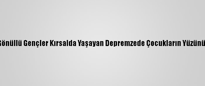 Elazığ'da Gönüllü Gençler Kırsalda Yaşayan Depremzede Çocukların Yüzünü Güldürdü