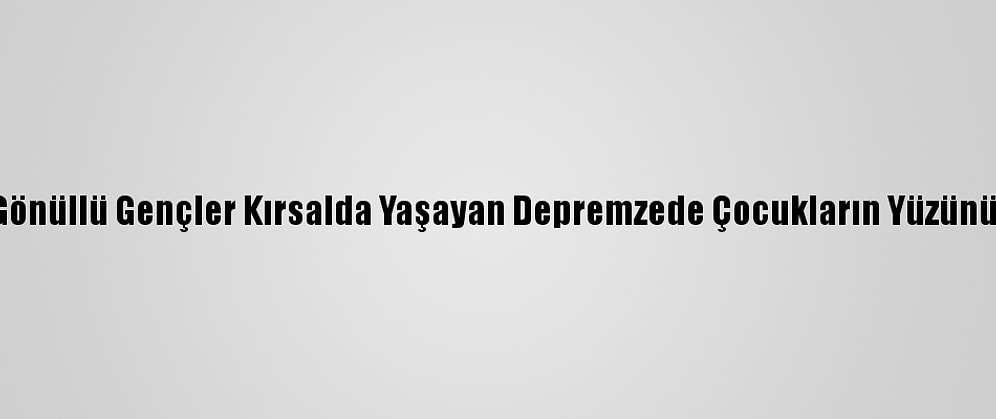 Elazığ'da Gönüllü Gençler Kırsalda Yaşayan Depremzede Çocukların Yüzünü Güldürdü