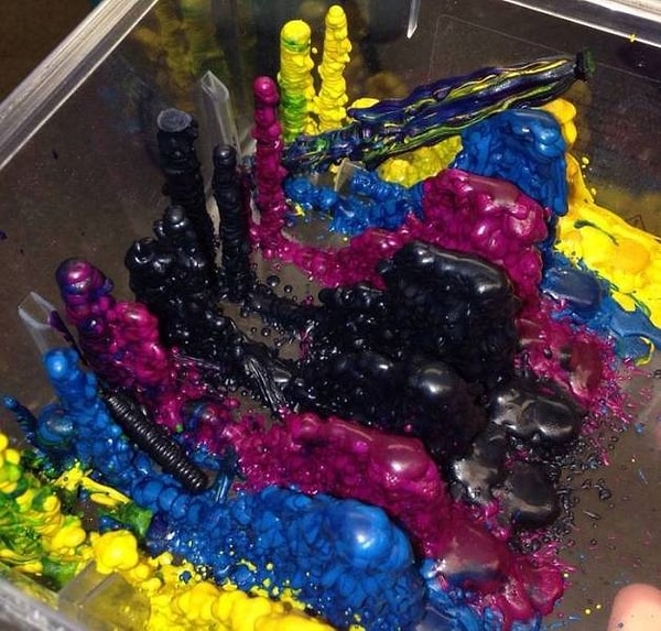 8. "Чернила принтера на моей работе создают такие причудливые сталагмиты".