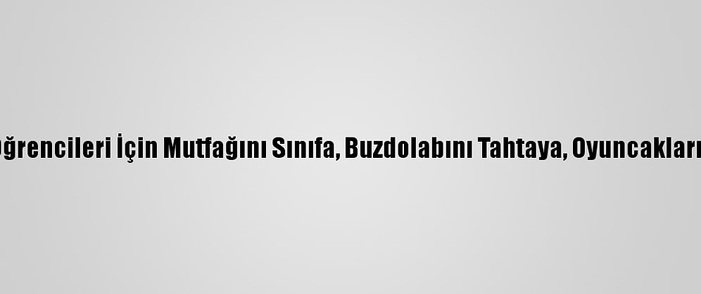 Koronavirüsle Değişen Hayat - Öğrencileri İçin Mutfağını Sınıfa, Buzdolabını Tahtaya, Oyuncakları Deney Materyaline Dönüştürdü