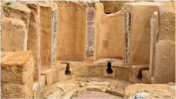 9. İlk lağımları Romalıların yarattığı bilinmektedir, ancak tuvaletlerinde de bir tür sifon sistemi vardı...