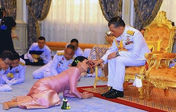 5. Tayland Kralı, metresine doğum günü hediyesi olarak İkinci Kraliçe Unvanını verdi!