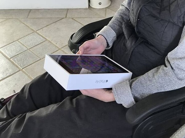 7. "Стоит ли мне сказать своей маме, что коробка от iPad - это не чехол?"