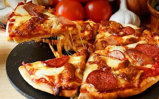 Kendi Mutfağının Şefi Olanların Severek Yapacağı Sucuklu Pizza Nasıl Yapılır?