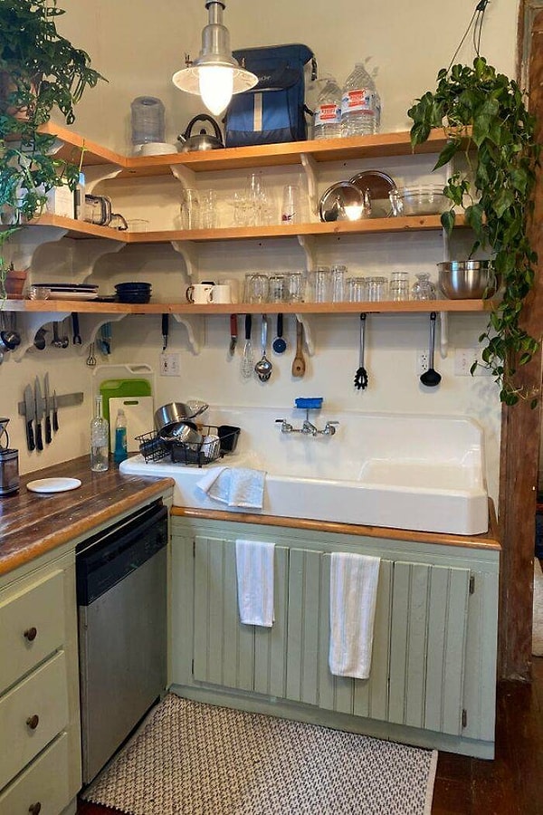 6. "Только что отполированная столетняя винтажная раковина из фермерского дома придает особое настроение нашей новой кухне!"